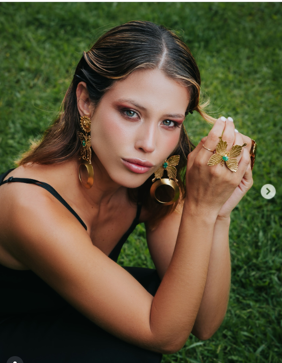 BUTTERFLY EARRINGS WITH CIRCLE